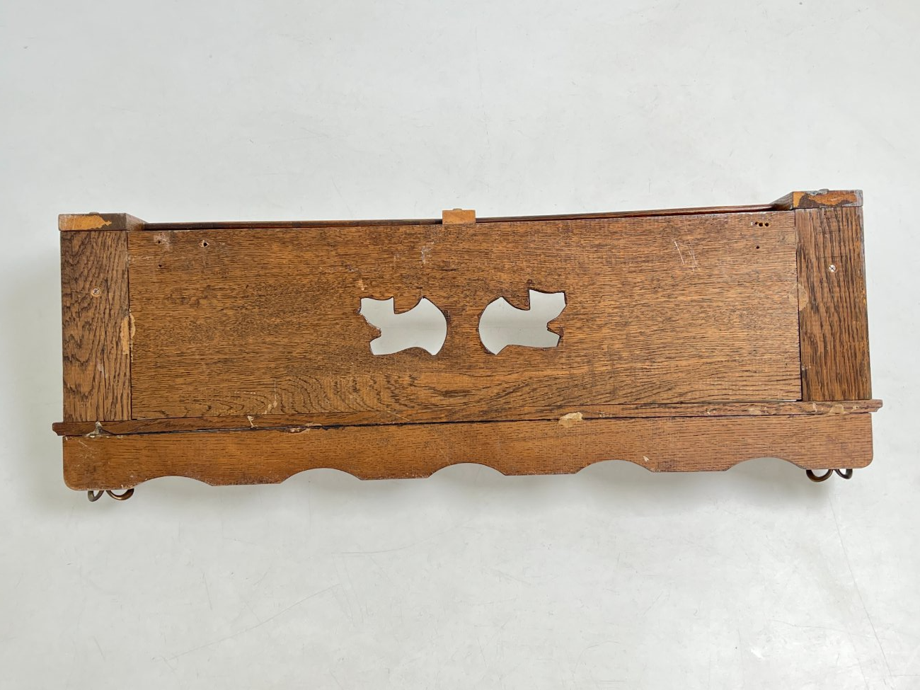 DJ0086-kabyklos-lentynos-stovai-8 Ąžuolinė sieninė kabykla 22x95x35 cm