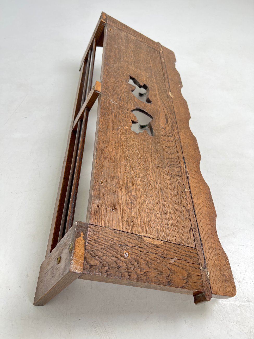 DJ0086-kabyklos-lentynos-stovai-9 Ąžuolinė sieninė kabykla 22x95x35 cm