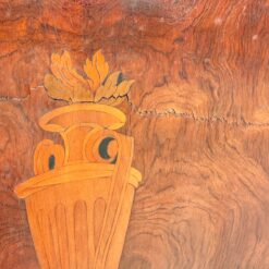 Bydermejerio stiliaus inkrustuota knygų spinta akmeniniu viršumi 42x90x162 cm