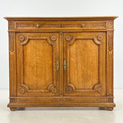 Drožinėta ąžuolinė komoda 56x130x110 cm