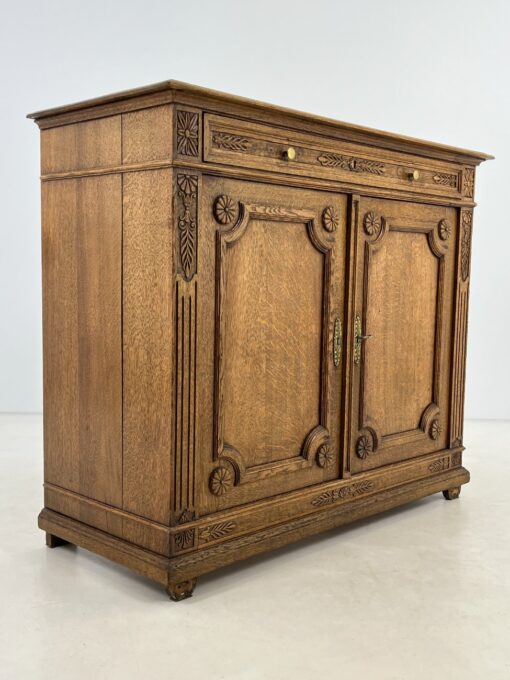 Drožinėta ąžuolinė komoda 56x130x110 cm