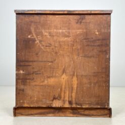 Angliško stiliaus raudonmedžio komoda 44x97x107 cm