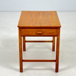 Vintažinis staliukas su stalčiumi 62x44x54 cm