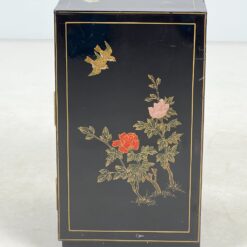 Rytietiška vienų durų spintelė su stalčiumi ir akmens dekoracija 34×41,5×60,5 cm