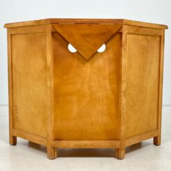 Kampinė medinė komoda 49-70x113x84 cm