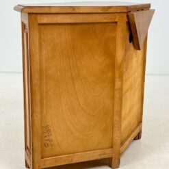 Kampinė medinė komoda 49-70x113x84 cm