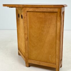 Kampinė medinė komoda 49-70x113x84 cm