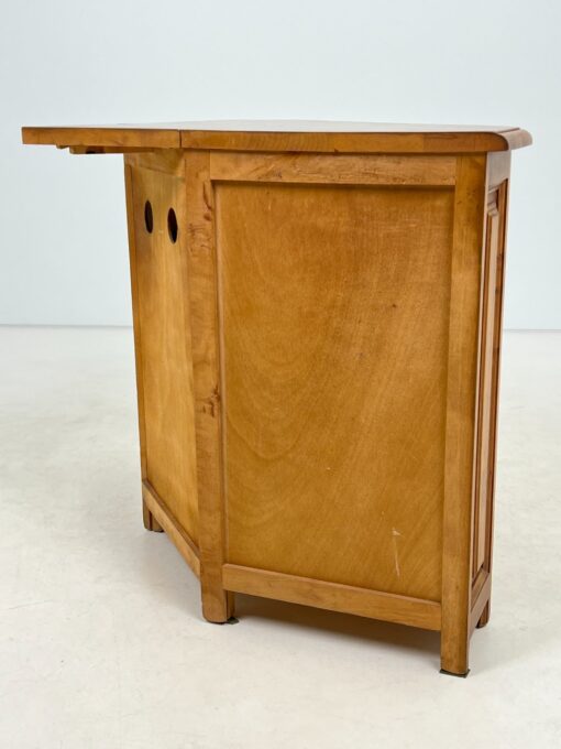 Kampinė medinė komoda 49-70x113x84 cm