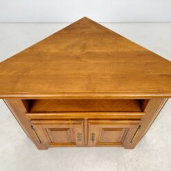Kampinė medinė komoda 49-70x113x84 cm