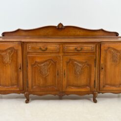 Ąžuolinė drožinėta keturių durų ir dviejų stalčių komoda 56x218x119 cm