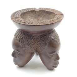 Afrikietiško stiliaus medinė peleninė 17x17x18 cm