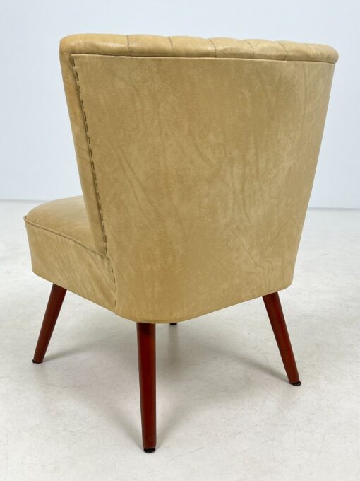 Vintažinis odinis krėslas medinėmis kojomis 64x61x71 cm, 41 cm