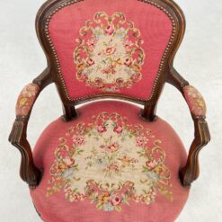 Riešutmedžio fotelis su gobelenu 64x62x83 cm, 42 cm