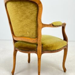 Riešutmedžio fotelis su gobelenu 64x62x86 cm, 44 cm