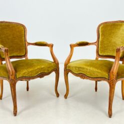 Riešutmedžio fotelis su gobelenu 64x62x86 cm, 44 cm