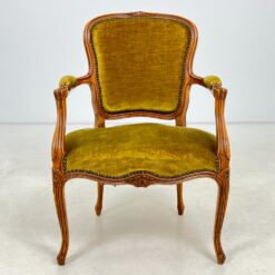 Riešutmedžio fotelis su gobelenu 64x62x86 cm, 44 cm