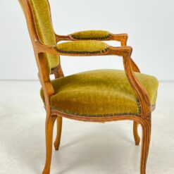 Riešutmedžio fotelis su gobelenu 64x62x86 cm, 44 cm