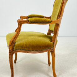 Riešutmedžio fotelis su gobelenu 64x62x86 cm, 44 cm