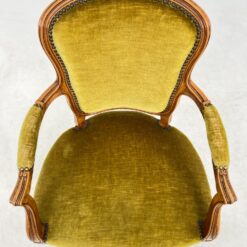 Riešutmedžio fotelis su gobelenu 64x62x86 cm, 44 cm