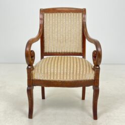 Biedermeier stiliaus raudonmedžio fotelis su gobelenu 62x57x90cm, 42 cm