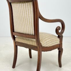 Biedermeier stiliaus raudonmedžio fotelis su gobelenu 62x57x90cm, 42 cm