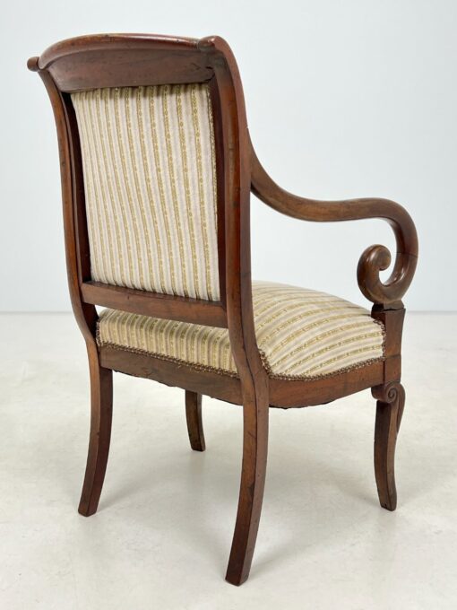 Biedermeier stiliaus raudonmedžio fotelis su gobelenu 62x57x90cm, 42 cm