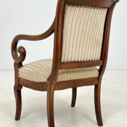 Biedermeier stiliaus raudonmedžio fotelis su gobelenu 62x57x90cm, 42 cm