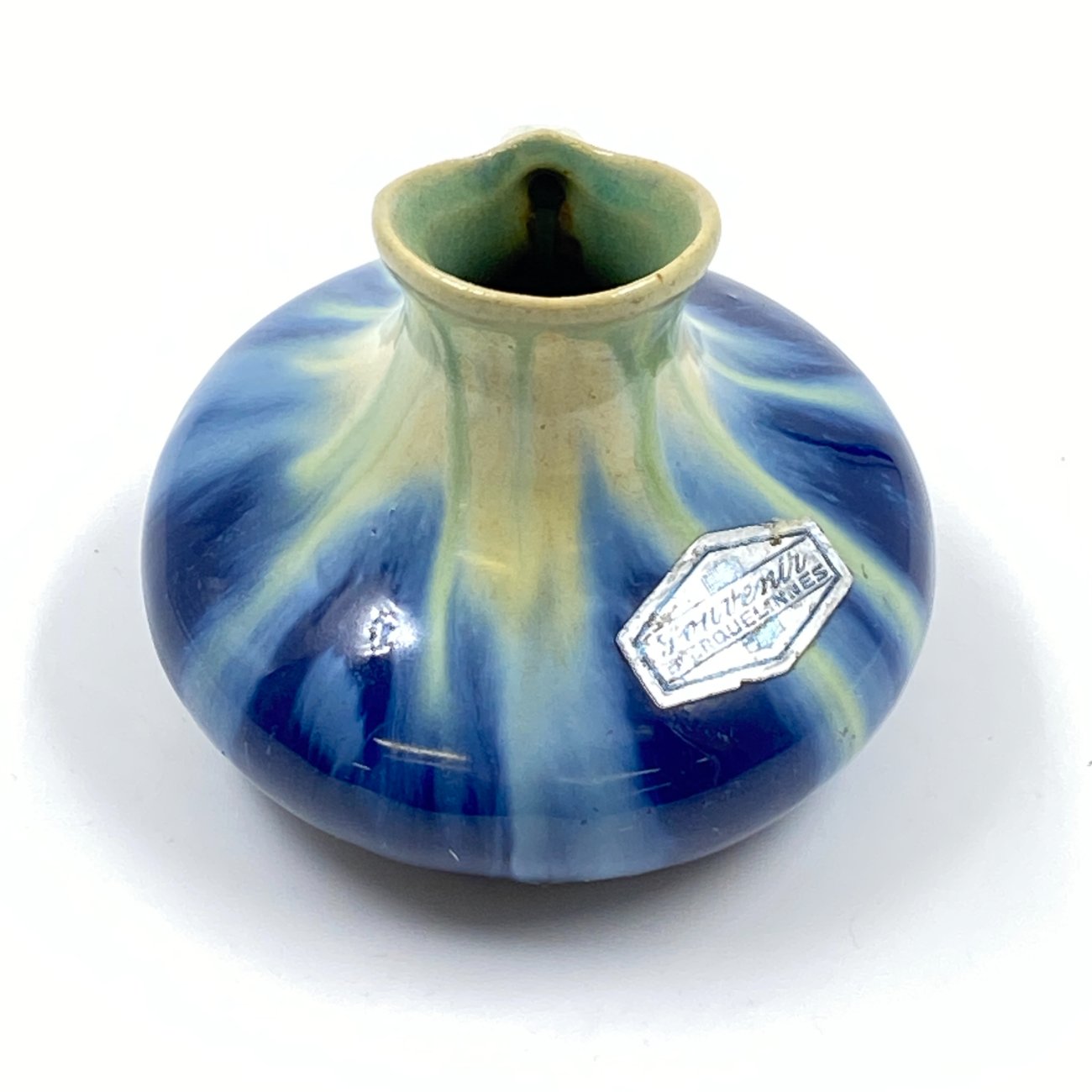 DJ0309-puodai-dubenys-asociai-0 Keramikinis “Faiencerie Thulin” ąsotėlis (150 ml) 9x9x8 cm