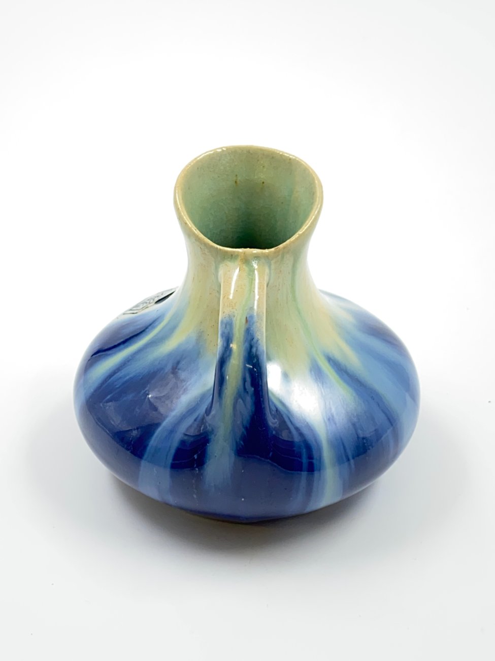 DJ0309-puodai-dubenys-asociai-5 Keramikinis “Faiencerie Thulin” ąsotėlis (150 ml) 9x9x8 cm