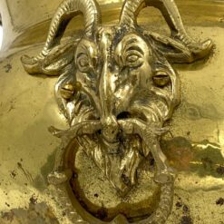 Žalvarinis vazonas ant kojelių, su rankenomis 27x30x25 cm