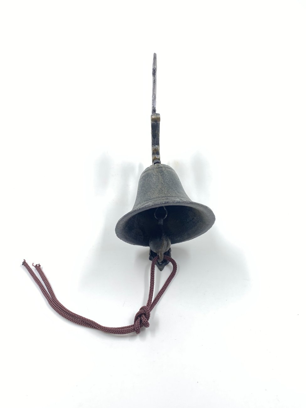 HM0423-interjero-ir-apdailos-detales-3 Ketaus sieninis varpas “Žirgas” 13x10x47 cm