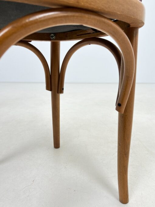 Thonet stiliaus medinis krėslas su medžiaga ir kniedėmis 46x55x79 cm, 47 cm