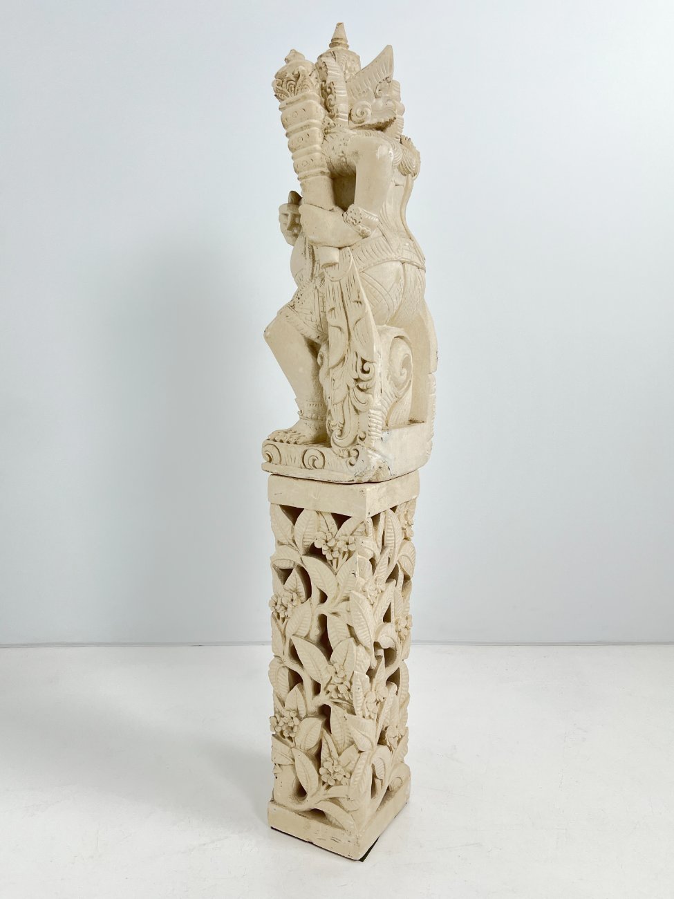 HM0489-kitokios-skulpturos-11 Rytietiška betoninė statula 21x22x127 cm