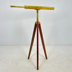 Senovinis žalvarinis teleskopas raudonmedžio kojomis 85x125x170 cm