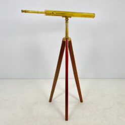 Senovinis žalvarinis teleskopas raudonmedžio kojomis 85x125x170 cm