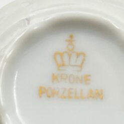 Porcelianinis “Krone Porzellan” puodelis (170 ml) 7x10x6,5 cm su lėkštute 13x13x2 cm