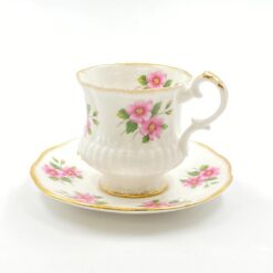 Porcelianinis “Elizabethan” puodelis (150 ml) 7x10x8 cm su lėkštute 13x13x2 cm