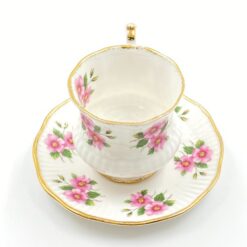 Porcelianinis “Elizabethan” puodelis (150 ml) 7x10x8 cm su lėkštute 13x13x2 cm