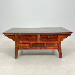 Rytietiško stiliaus medinis staliukas su stalčiais 65x119x50 cm