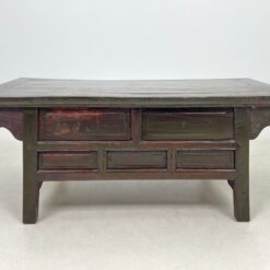 Rytietiško stiliaus medinis staliukas su stalčiais 65x119x50 cm