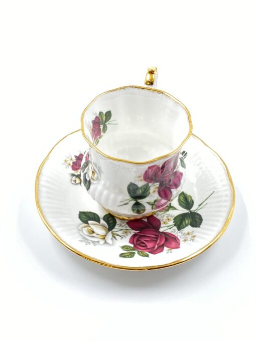 Porcelianinis “Elizabethan” puodelis (200 ml) 8x11x9 cm su lėkštute 14,5×14,5×2 cm