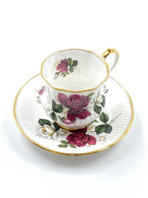 Porcelianinis “Elizabethan” puodelis (200 ml) 8x11x9 cm su lėkštute 14,5×14,5×2 cm