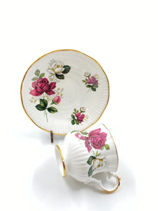 Porcelianinis “Elizabethan” puodelis (200 ml) 8x11x9 cm su lėkštute 14,5×14,5×2 cm