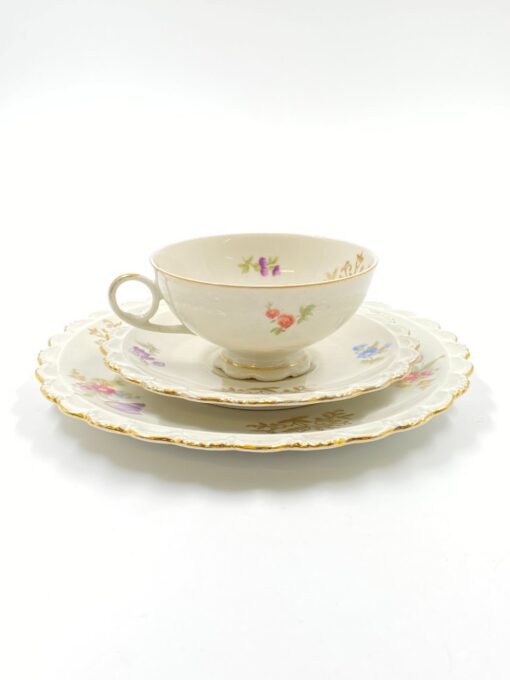 Porcelianinis “Winterling Bavaria” puodelis (200 ml) 10x13x5,5 cm su lėkštutėmis 15x15x2 cm ir 21x21x2 cm