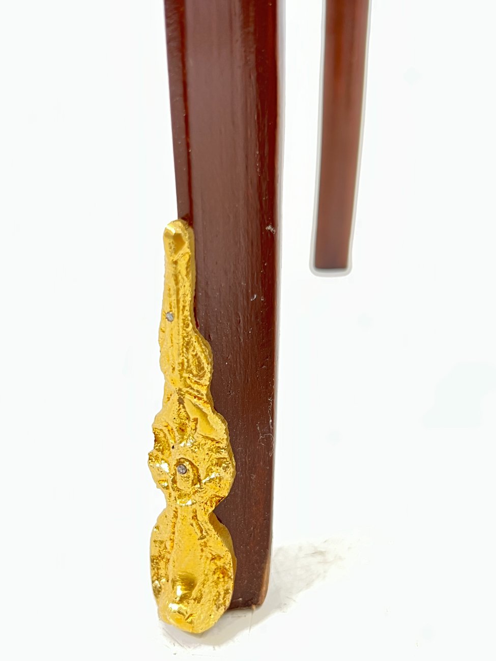 HM0654-spinteles-9 Liudviko XV laikotarpio stiliaus medinių spintelių su žalvario detalėmis 2 vnt. komplektas 30x40x70 cm