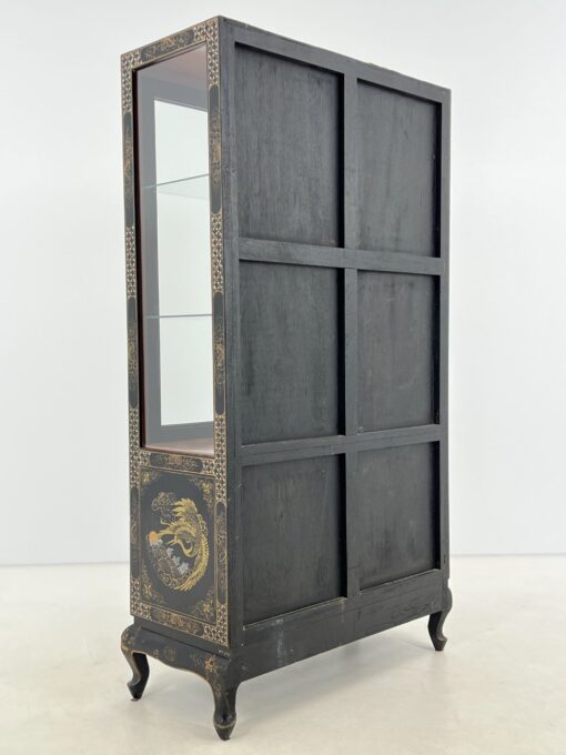 Rytietiška vitrina su akmens ir žalvario dekoracijomis 42x95x172 cm