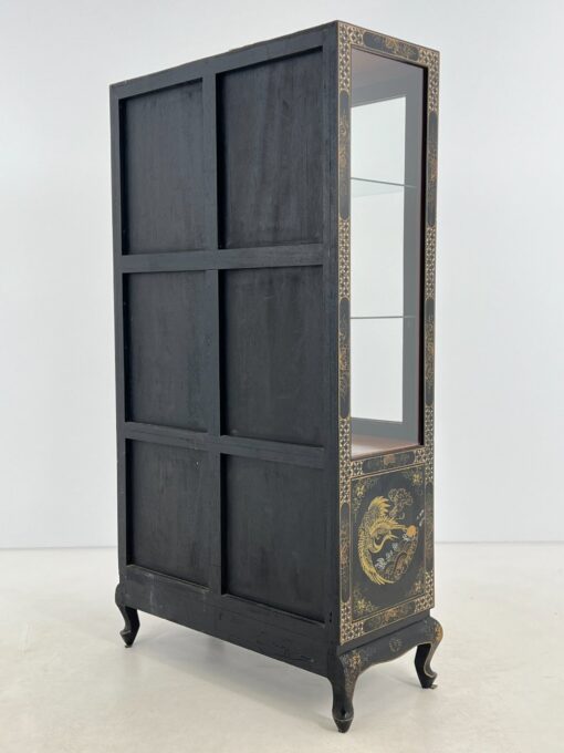 Rytietiška vitrina su akmens ir žalvario dekoracijomis 42x95x172 cm