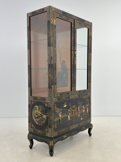 Rytietiška vitrina su akmens ir žalvario dekoracijomis 42x95x172 cm