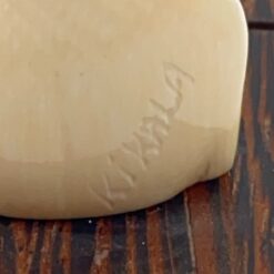 Afrikietiškas moters biustas iš kaulo ant medinio postamento 4x3x5,5 cm
