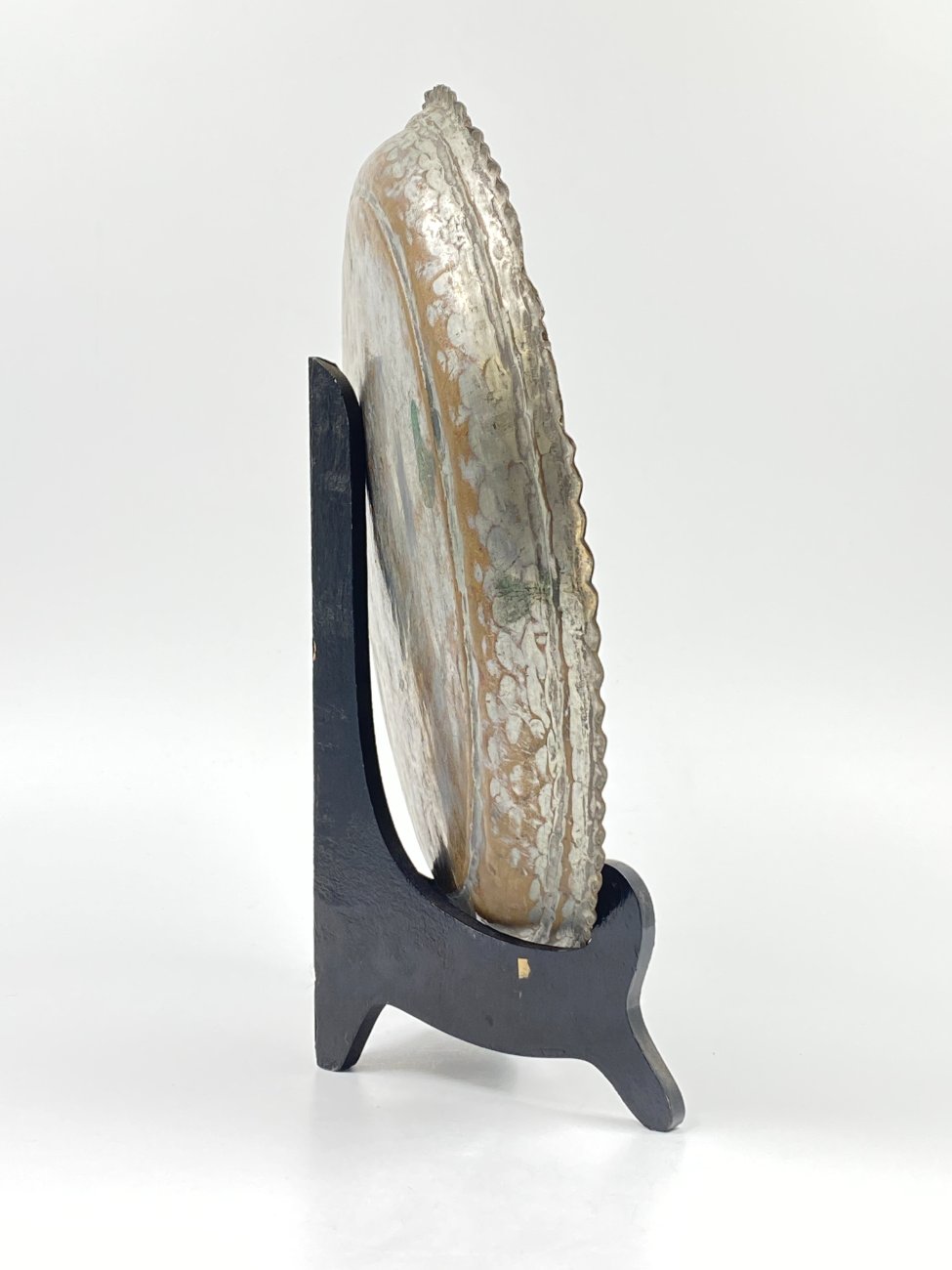 DJ0358-dekoratyvines-lekstes-4 Metalinė graviruota lėkštė 28,5×28,5×4 cm